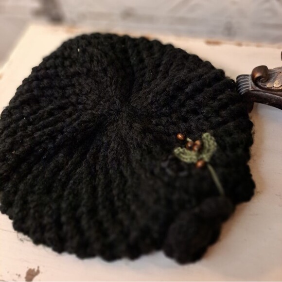 VINTAGE HAND CROCHET RETRO LITTLE BLACK BARRETTE W/FLORAL DESIGN main image 14